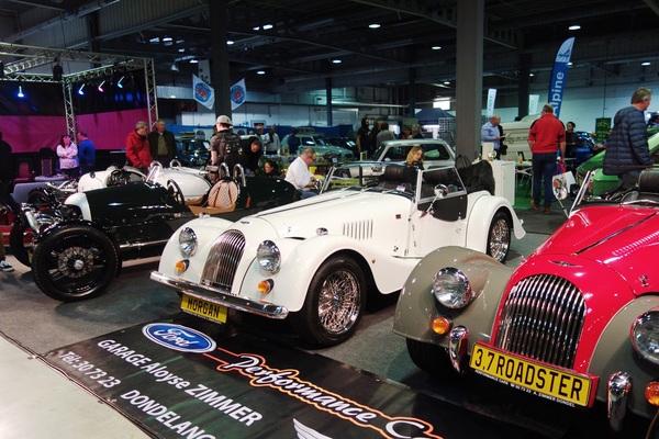 Dreimal Morgan, noch keine Oldtimer, auch wenn sie so aussehen (Autojumble Luxemburg-Stadt 2018)