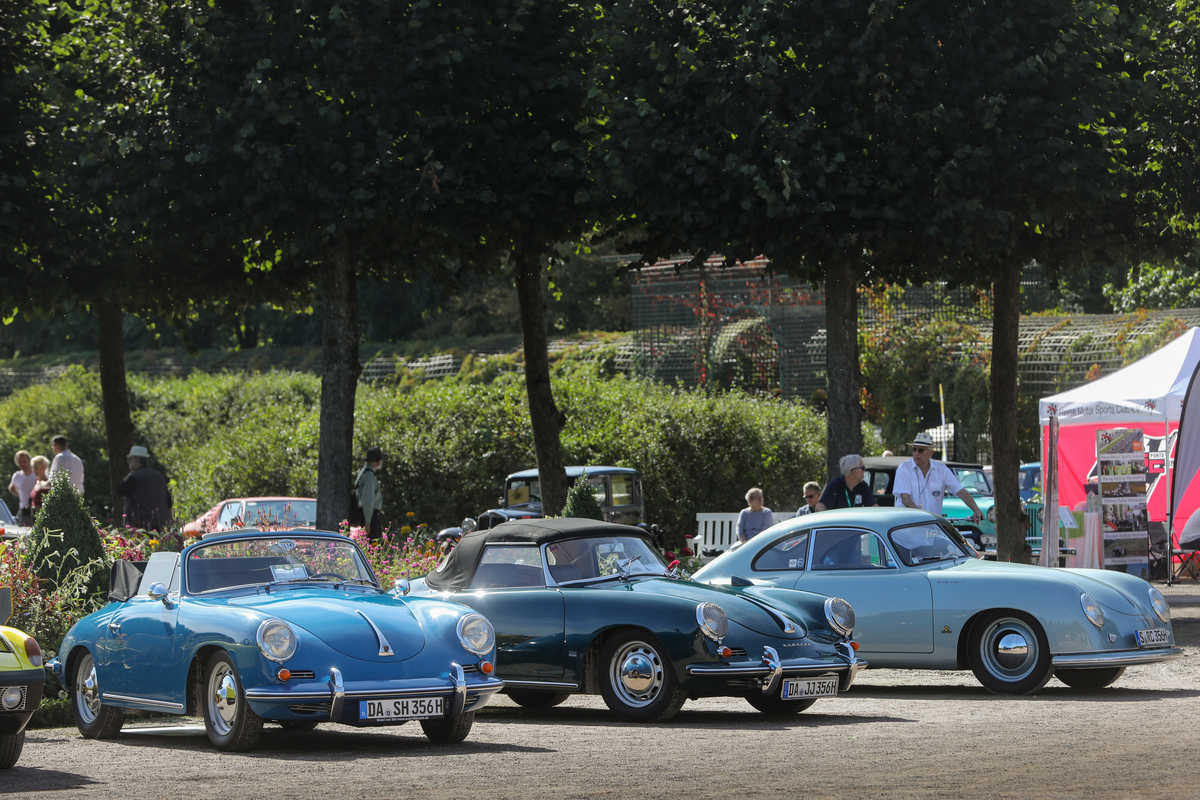 Dreimal Porsche 356 beim Springbrunnen zum 75. Geburtstag von Porsche - 19. ASC Classic-Gala Schwetzingen 2023