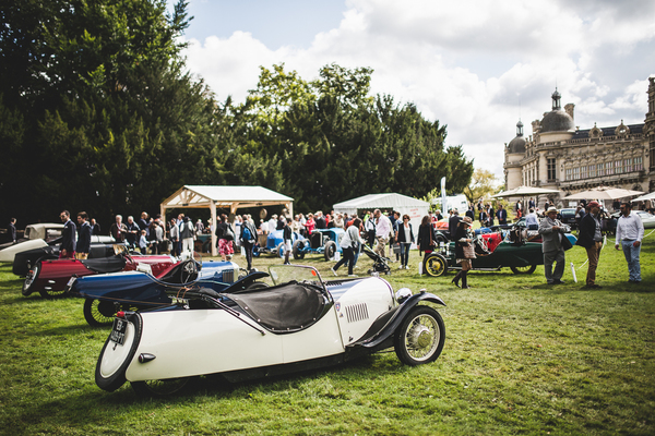Dreirädrige Morgan-Fahrzeuge beim Grand Prix der Clubs - Concours Chantilly Arts & Elegance 2017