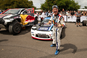Drift-Rennfahrer Mike Whiddett machte seinem Namenszusatz "Mad" alle Ehre – Goodwood Festival of Speed 2023