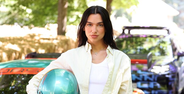 Dua Lipa mit Helm - Goodwood Festival of Speed 2025