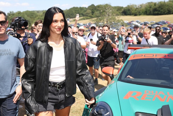 Dua Lipa mit dem Renstall porsche 911 GT3 RS - Goodwood Festival of Speed 2025