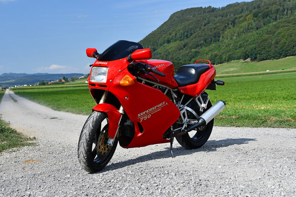 Bild: Ducati 750 Supersport (1993) - als Lot 114 an der Versteigerung der Oldtimer Galerie Toffen am 14. Oktober 2023 angeboten