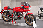 Ducati 900 (1982) - mit Zweizylinder Desmo OHC - in der Ausstellung der "Freunde alter Motorräder" - Swiss Classic World Luzern 2021
