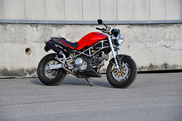Bild: Ducati Monster 1000 (2004) - Lot 109 an der Versteigerung der Oldtimer Galerie Toffen am 23. März 2024