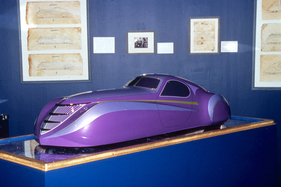 Duesenberg Coupé Simone (1939) – Das Präsentationsmodell aus GFK von 1998 Duesenberg Coupé Simone (1939) – Das Präsentationsmodell aus GFK von 1998