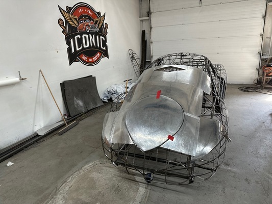 Duesenberg Coupé Simone (1939) – das Skelett wird mit Blech beplankt