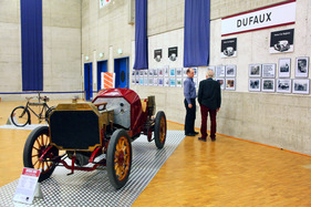 Bild Dufaux (1905) - mit Achtzylinder-Reihenmotor, 13 Litern Hubraum, 80 PS, 1200 kg, 150 km/h schnell - auf dem Stand des Swiss Car Registers - Oldtimer- und Teilemarkt Fribourg 2014