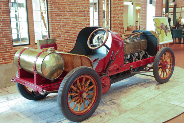 Image: Dufaux racing car from 1905 at the Emil Frey Classics Center - Launch of the four Swiss stamps at the Emil Frey Classic Center