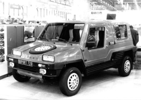 Duport 720 - dreisitziges Freizeit- und Geländeauto mit Hinterradantrieb und Mittelmotor von Renault - am Genfer Automobilsalon 1984