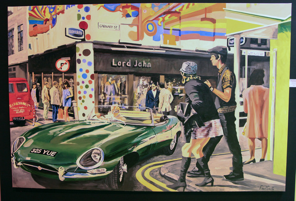 Dynamische Szene mit Jaguar E-Type auf einem Gemälde - Rétromobile Paris 2016