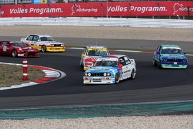 Bild E30 am Kurveneingang