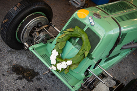 Bild ERA A-Type R3A (1934) – Mark Gillies konnte auf rutischger Strecke den Sieg der Goodwood Trophy erringen – Goodwood Revival 2025