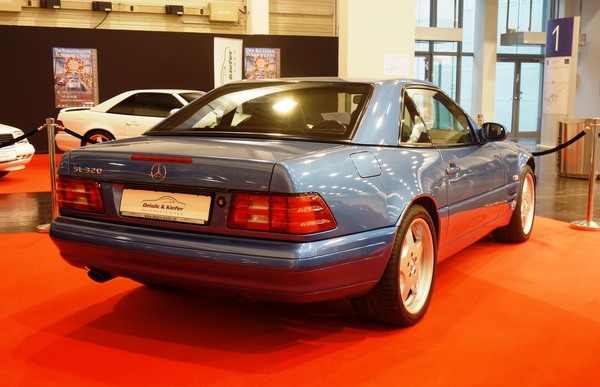 EUR 32'900 wurden für diesen Mercedes-Benz SL 320 aus dem Jahr 2000 mit 64'800 km auf der Uhr verlangt - Essen Motor Show 2022