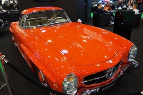 Ebenfalls gesehen bei Brabus an der Essen Motor Show 2019: Mercedes-Benz 300 SL Roadster – Angeboten für EUR 1'890'000.