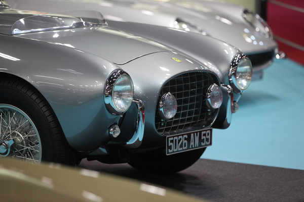 Edle Ferrari-Sportwagen bei Kidston - Rétromobile Paris 2020