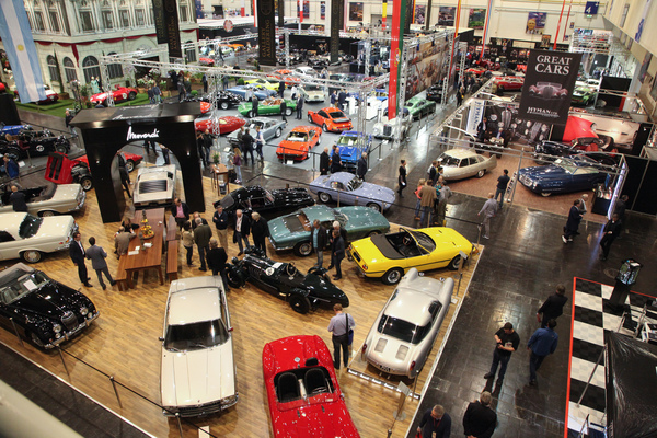 Bild: Edle Händler-Stände in der Halle 6 - gesehen an der Techno Classica 2016