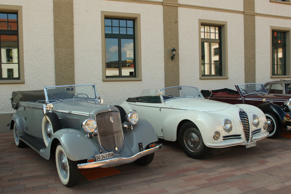Image: Fine Swiss car bodies - launch of the four Swiss stamps at the Emil Frey Classic Center