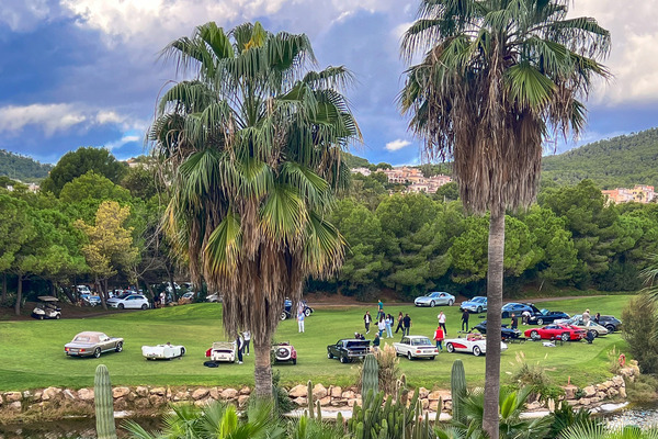 Edler Parkplatz auf dem Grün - Mallorca Car Week 2023