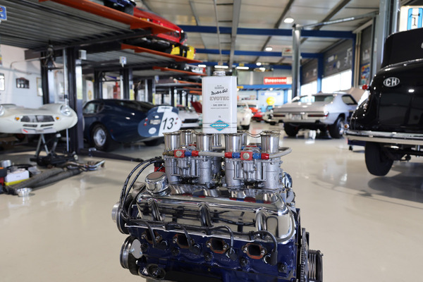 Bild: Edler Tropfen für alte Klassiker – MOTOREX Classic Line Evotec 20W/50 in der Classic Garage Wangen (SZ)