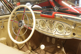 Edles Interieur im Luxussportwagen -  Mercedes Benz 500K