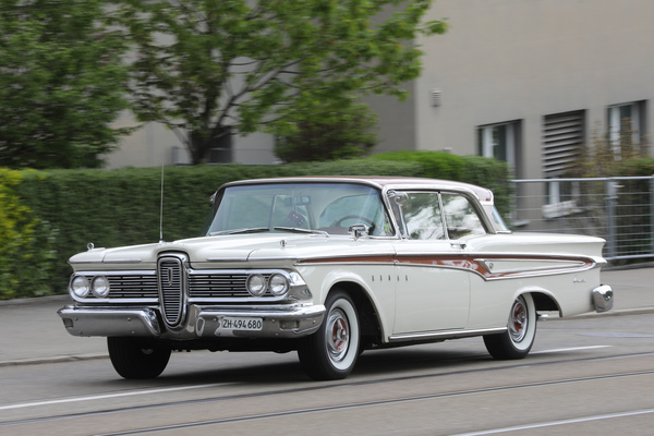 Edsel Corsair 2-Door Hardtop (1959) - bei der Anreise - Albisgütli Classic Cars & Bikes April 2023