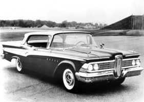 Edsel Corsair Hard Top (1959) - schwarzes Copué, viertürig, pfostenlos, V8, 225 PS, 170 km/h, 17-21 L/100 km/h