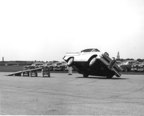 Edsel Pacer (1957) - an den Pressetagen wurde die Robustheit mit eindrücklichen Fahrvorführungen demonstriert