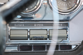 Edsel Ranger (1958) - grosse Tasten für mehr Bedienungskomfort, Leuchten zur Motorenüberwachung