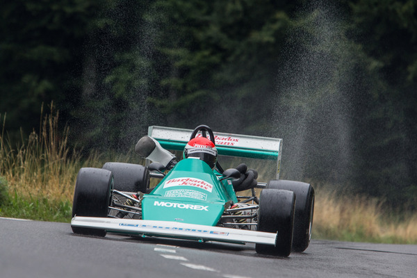 Egal ob mit Slicks, Intermediates oder Regenreifen, gekämpft wurde mit allen Mitteln.