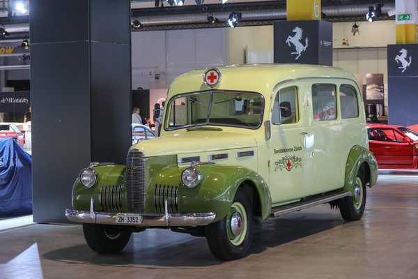 Ehemaliger Krankenwagen aus Zürich - Auto Zürich 2022
