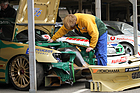 Eifrige Arbeit an den Boxen in der Vorbereitung der Demonstrationsläufe der BTCC - Goodwood Members Meeting 2016