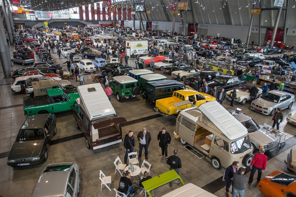 Eifriges Handeln im deutsch dominierten Angebot - Retro Classics Stuttgart 2017