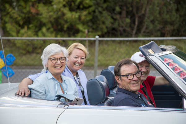 Eigentlich müsste die Sitzbankbelegung andersherum sein – Jungfrau-Rallye 2022
