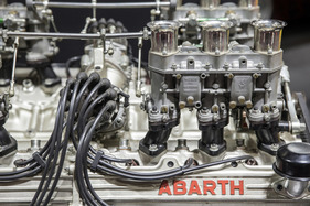 Ein Abarth-Zwölfzylindermotor in der Abarth-Sonderschau - Rétromobile Paris 2018