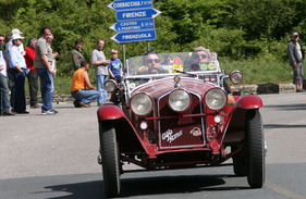 Ein Alfa Romeo an der Mille Miglia 2011