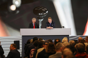 Ein Anflug von Resignation beim Auktionator? Über drei Viertel der Lose blieb unter dem Schätzpreis – RM Sotheby's-Auktion Paris 2025 Ein Anflug von Resignation beim Auktionator? Über drei Viertel der Lose blieb unter dem Schätzpreis – RM Sotheby's-Auktion Paris 2025