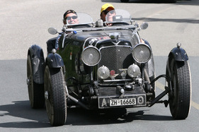 Ein Aston Martin an der Mille Miglia 2011
