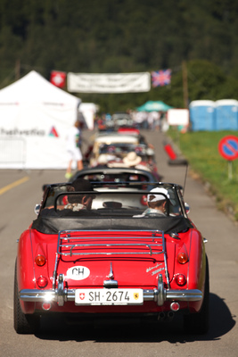 Ein Austin-Healey 3000 kurz vor dem Ziel - British Car Meeting 2015 in Mollis
