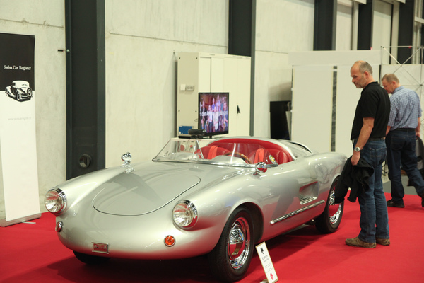 Ein Auto aus Schweizer Fertigung, der Enzmann 506, auf dem Stand des Swiss Car Registers - Swiss Classic World 2015