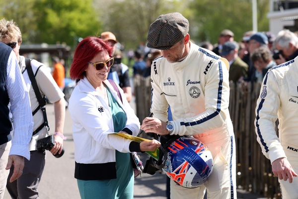 Ein Autogramm von F1-Weltmeister Jenson Button - 83. Goodwood Members' Meeting 2026