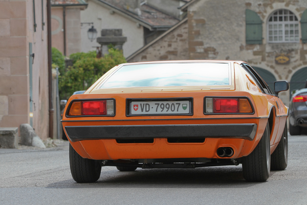 Ein Besucher kommt im Lotus Esprit S1 angefahren - Concours d'Elégance Suisse Coppet 2017