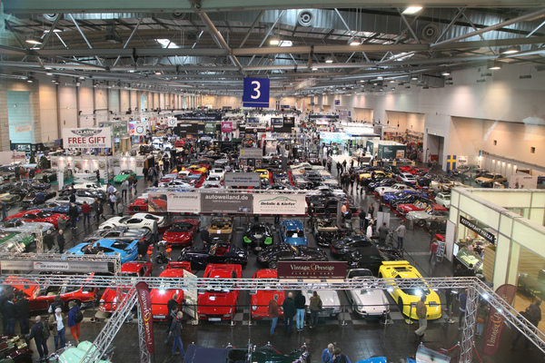 Bild Ein Blick in die Halle 3 zeigt die Angebotsvielfalt (Techno Classica 2017)