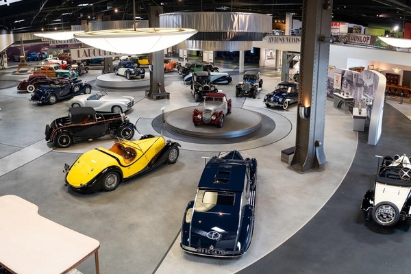 Bild Ein Blick ins Mullin Automotive Museum