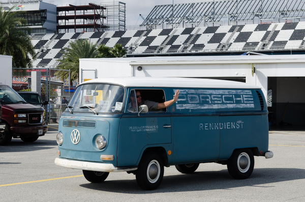 Image: A Bulli as a Porsche racing service vehicle - Classic 24 Hour Daytona