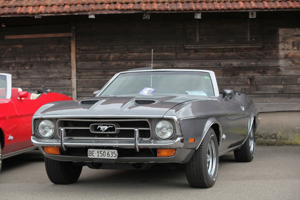 Ein Cabriolet der frühen Siebzigerjahre, mit dem 351-er-V8 - Mustang & Shelby Meeting 2017 in Zug