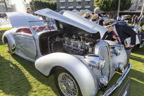 Ein Delahaye 135 MS (1938) wird von der Jury beurteilt - am Arizona Concours d'Elegance in Phoenix 2014 Ein Delahaye 135 MS (1938) wird von der Jury beurteilt - am Arizona Concours d'Elegance in Phoenix 2014