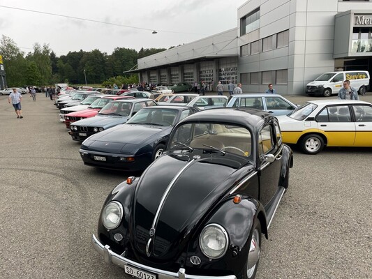 Bild: Ein "Dickholmer" unter Youngtimern am Calag-Oldtimertreffen