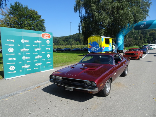 Bild Ein Dodge Challenger an der Lägern Classic