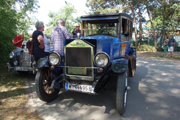 Bild Ein Dort Touring aus dem Jahr 1923, der knapp nicht das älteste Auto der diesjährigen Veranstaltung ist - Vienna Classic Days 2024